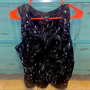 Cool comfortable Simply Vera Wang black and white sleeveless top